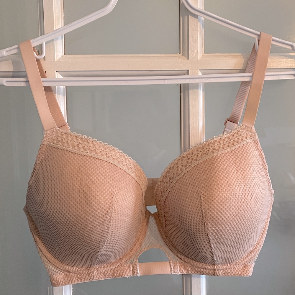 Molded cup supportive lace bra